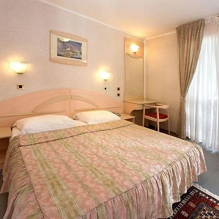 מלון Garden Park Plava Laguna 4*