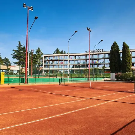 Garden Park Plava Laguna מלון