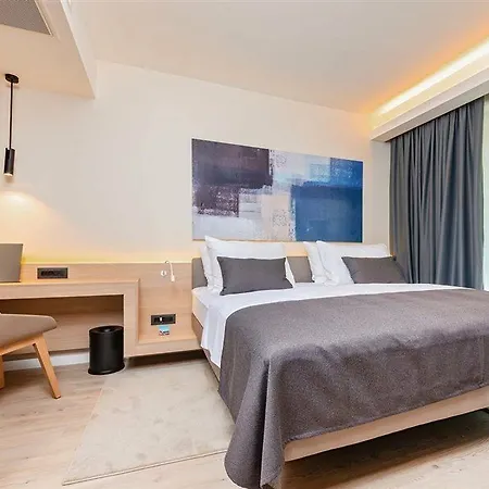 Garden Park Plava Laguna 酒店 4*