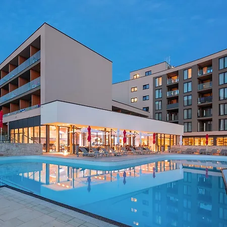 Garden Park Plava Laguna Hotel 4*