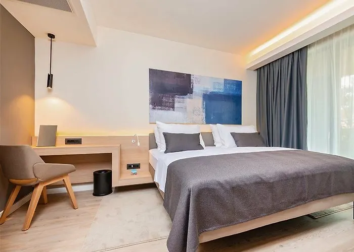 Garden Park Plava Laguna فندق 4*