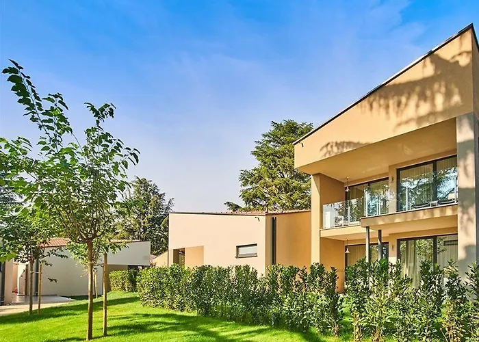 Garden Park Plava Laguna فندق 4*